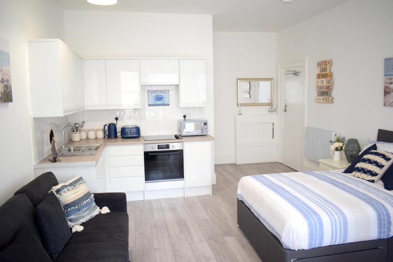 The Bay Beach Apartments Борнмут Номер фото